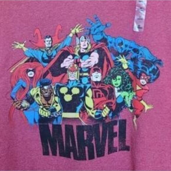 New Disney red marvel tee shirt - Picture 3 of 3